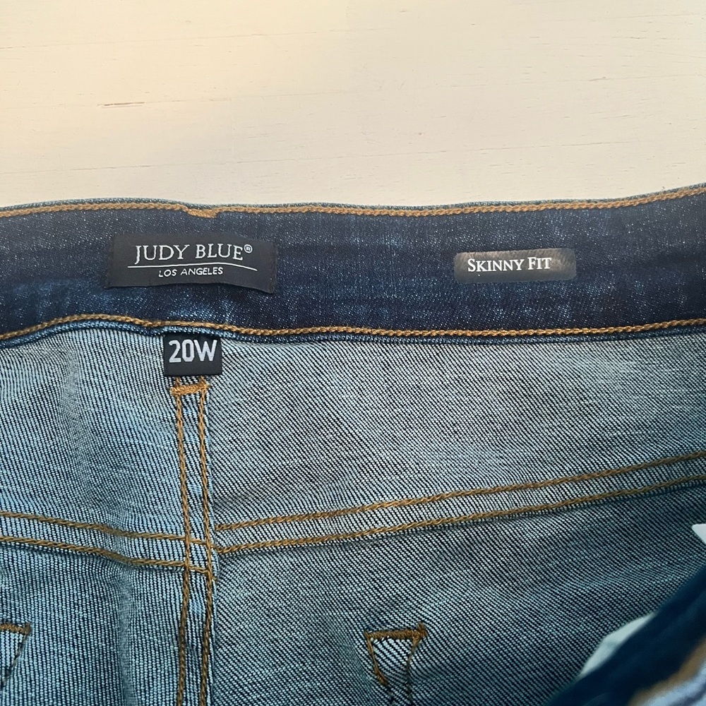 Judy Blue Dark Blue Distressed Jeans - Picture 4 of 6